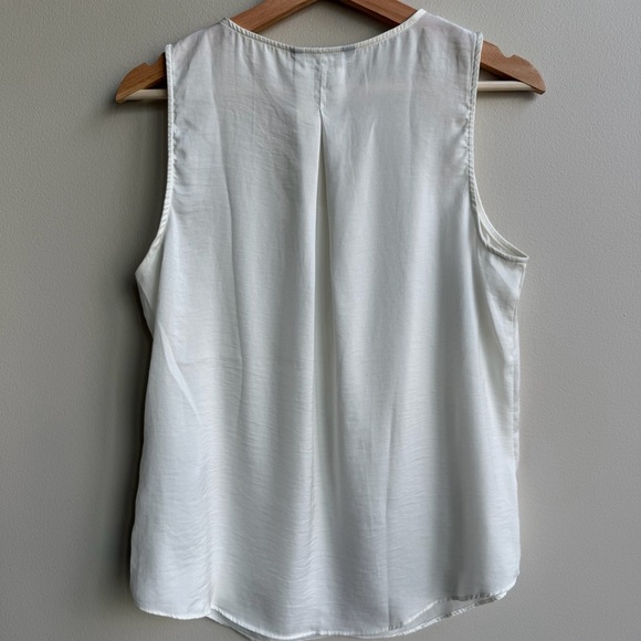 Banana Republic Cream V-Neck Tank Top - Picture 7 of 9